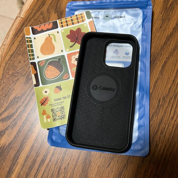 iPhone 13 Pro - NEW - Casely Bold Plaid Christmas, Fall, Holidays - Picture 2 of 4